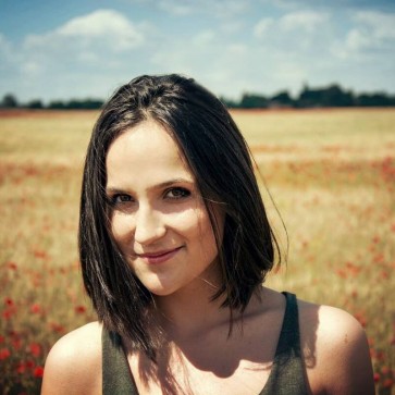 Paula Elena Valentia